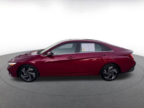 Used 2025 Hyundai Elantra Limited image 9