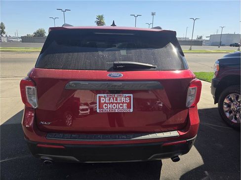 Used 2021 Ford Explorer XLT w/ Equipment Group 202A RWD image 6