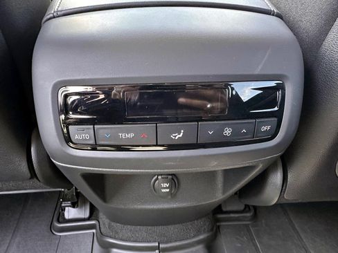 Used 2025 Hyundai Palisade SE AWD/4WD image 16