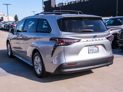 Certified 2024 Toyota Sienna XLE w/ XLE Plus Package FWD image 6