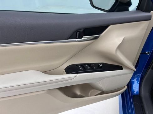 Used 2020 Toyota Camry XLE w/ Sunroof Package FWD image 25