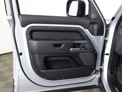 Used 2020 Land Rover Defender 110 X image 27