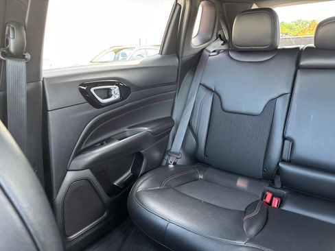 Used 2025 Jeep Compass Trailhawk AWD/4WD image 34