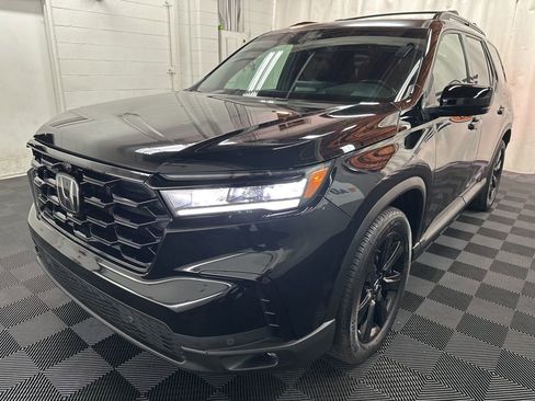 Used 2025 Honda Pilot Black Edition image 4