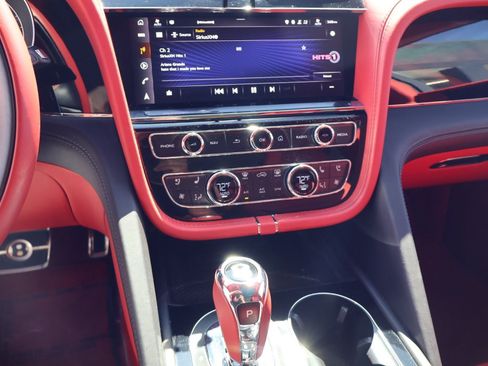 Certified 2023 Bentley Bentayga AWD/4WD image 21