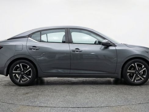 Used 2025 Nissan Sentra SV FWD image 11