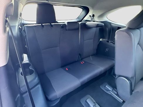 Used 2024 Toyota Highlander LE AWD/4WD image 25