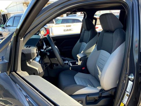 Used 2025 Toyota Tacoma TRD Sport image 8