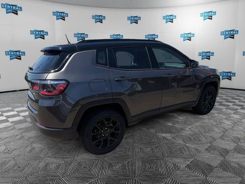 Used 2022 Jeep Compass Latitude w/ Sun and Sound Group AWD/4WD image 5