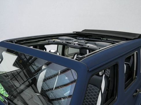 Used 2025 Jeep Wrangler Unlimited Rubicon w/ Technology Group image 90