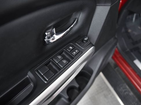 Used 2018 Nissan Titan SV w/ SV Convenience Package image 12