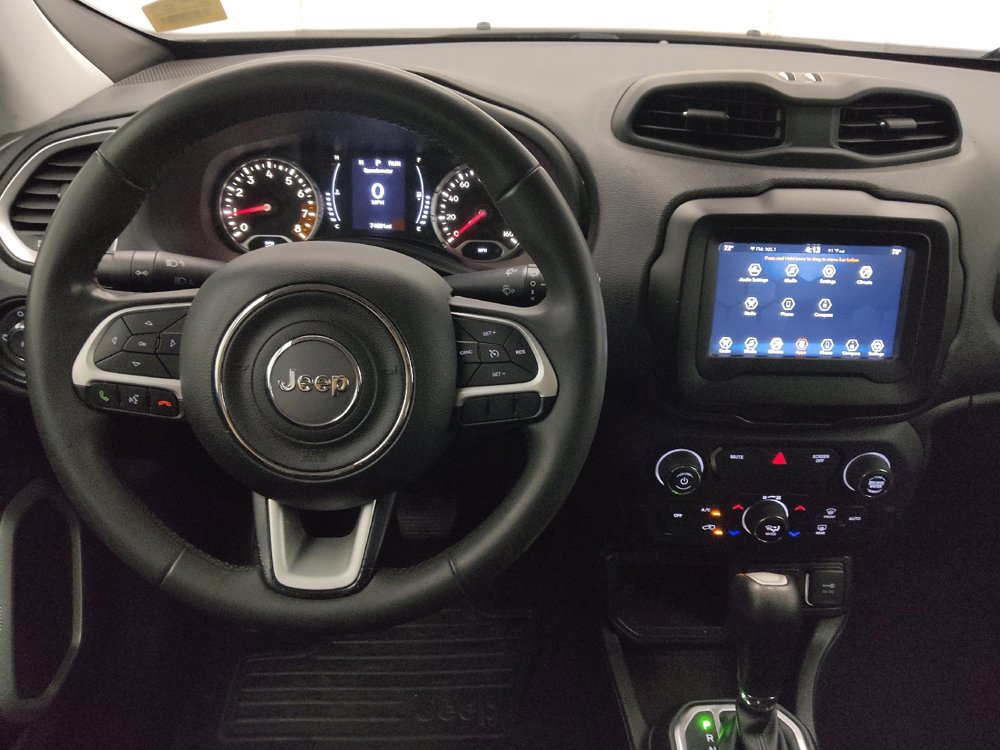 Used 2020 Jeep Renegade Latitude FWD image 22