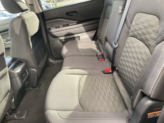 Used 2024 Nissan Pathfinder SV AWD/4WD image 21