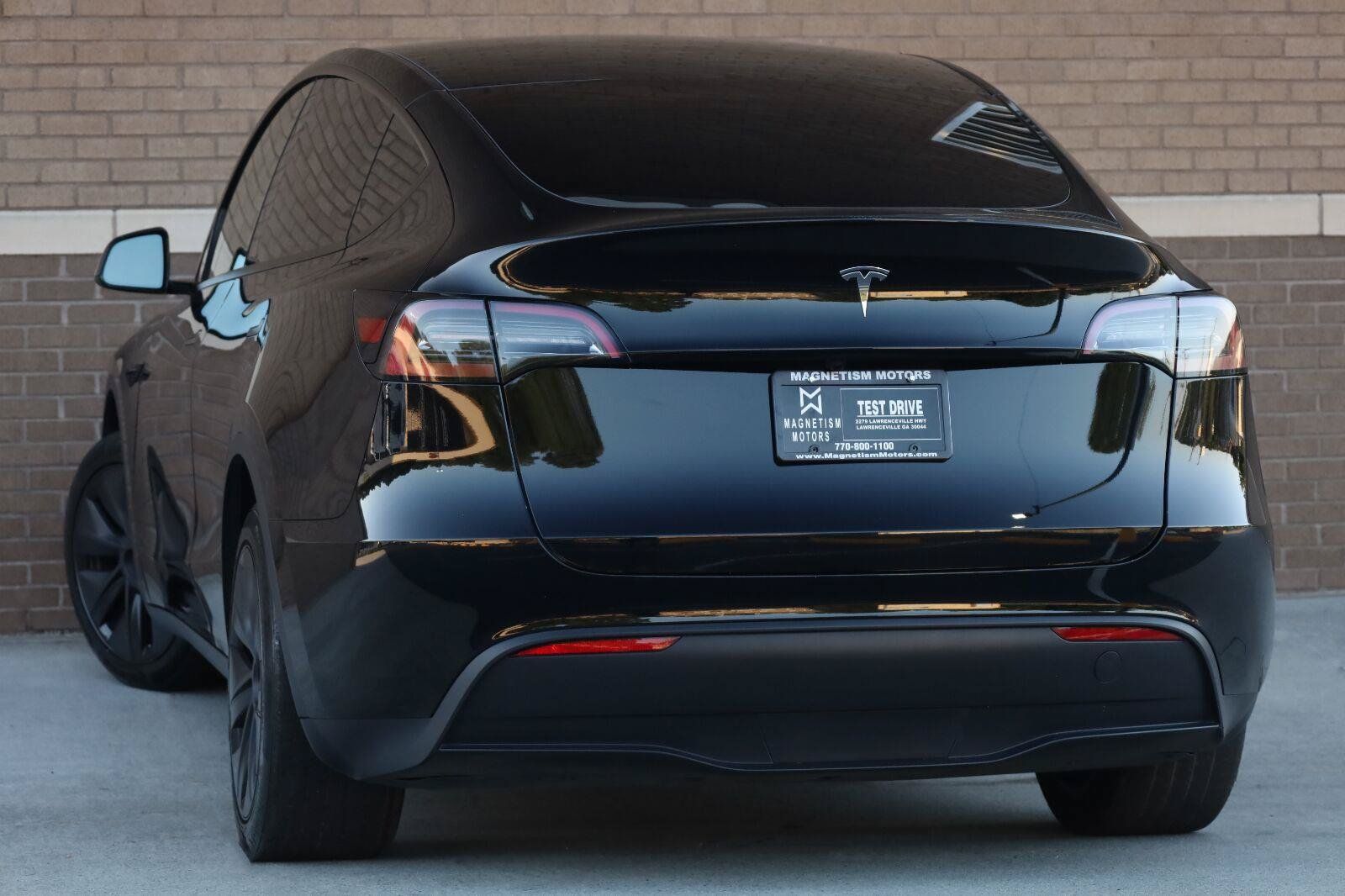 Used 2025 Tesla Model Y Long Range RWD image 9