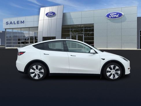 Used 2021 Tesla Model Y Long Range image 3