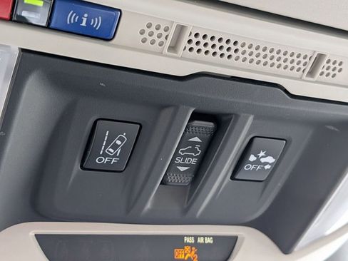 Used 2023 Subaru Forester Premium image 11