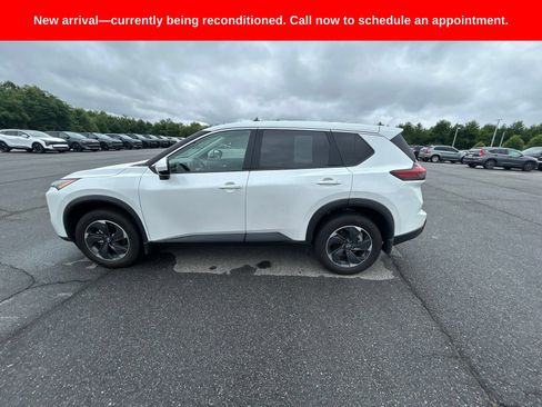 Used 2025 Nissan Rogue SV AWD/4WD image 9