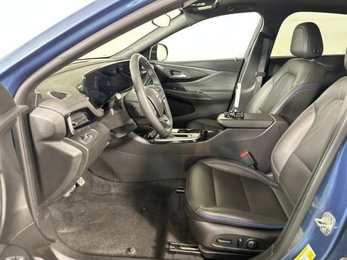 Used 2024 Buick Envista Sport Touring w/ Convenience I Package image 11