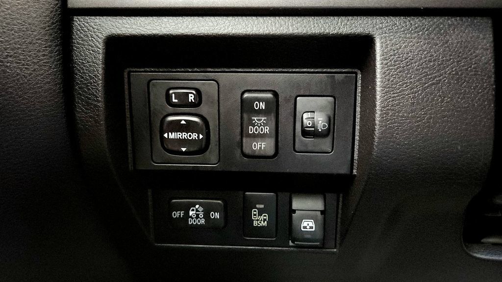 Used 2016 Toyota Tundra SR5 w/ TRD Off Road Package AWD/4WD image 30