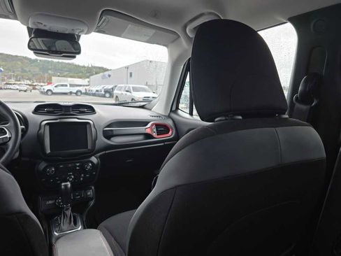 Used 2023 Jeep Renegade Trailhawk image 14