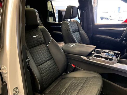 Used 2025 Cadillac Escalade V image 30