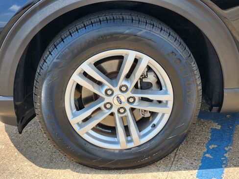 Used 2020 Ford Explorer XLT w/ Equipment Group 202A RWD image 30