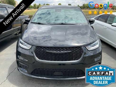 Used 2023 Chrysler Pacifica Touring-L w/ S Appearance Package FWD image 3