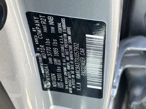 Used 2025 Hyundai Venue SEL FWD image 39