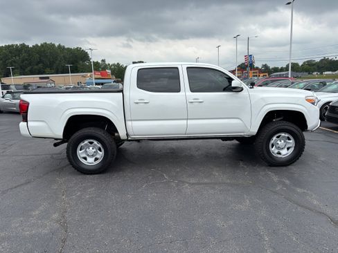 Used 2020 Toyota Tacoma SR AWD/4WD image 5