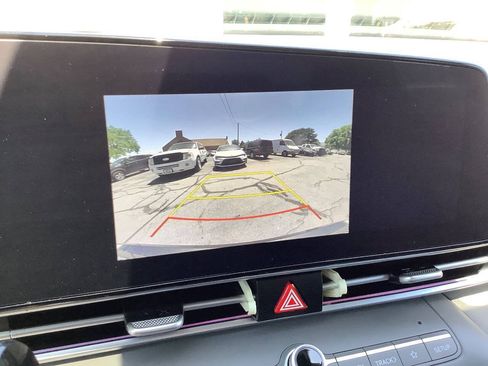 Used 2025 Hyundai Elantra SEL FWD image 42