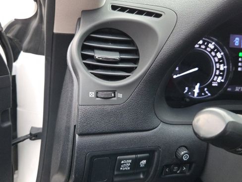 Used 2014 Lexus IS 250C image 12