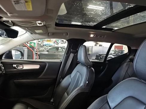 Used 2019 Volvo XC40 T5 Momentum AWD/4WD image 9