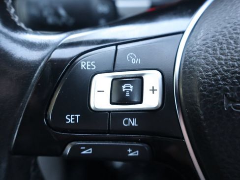 Used 2018 Volkswagen Atlas SEL AWD/4WD image 32