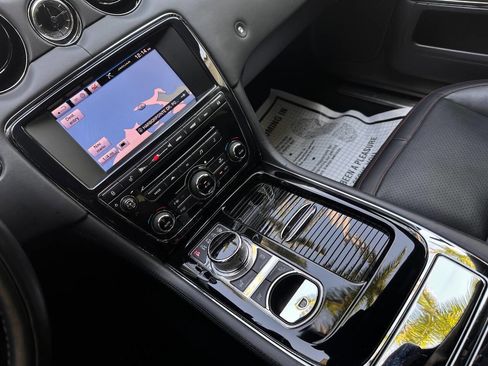 Used 2014 Jaguar XJ R LWB RWD image 18