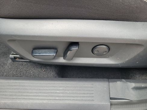 Used 2025 Nissan Rogue SV FWD image 17