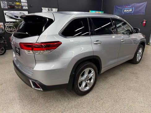 Used 2017 Toyota Highlander Limited AWD/4WD image 5