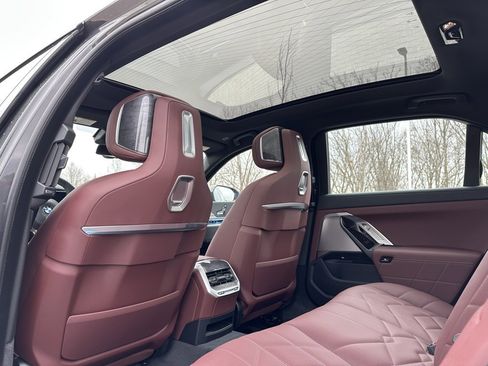 Used 2025 BMW 760i xDrive image 21