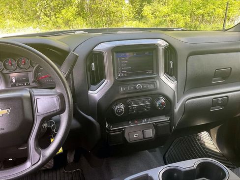 Used 2020 Chevrolet Silverado 1500 Custom AWD/4WD image 18