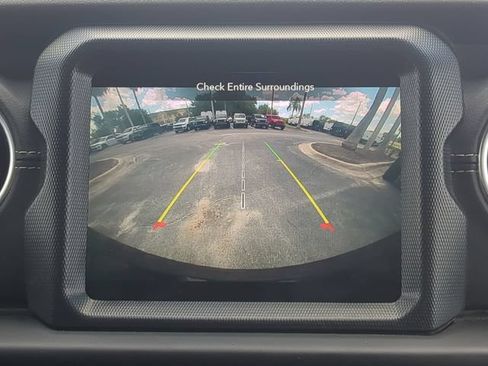 Used 2022 Jeep Wrangler Unlimited Sahara AWD/4WD image 23