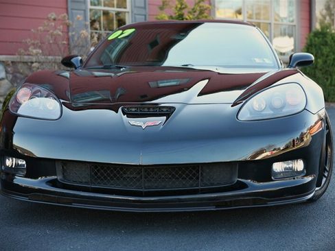 Used 2007 Chevrolet Corvette Z06 w/ Preferred Equipment Group image 2