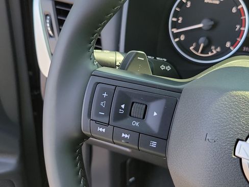 Used 2026 Nissan Rogue SV FWD image 28