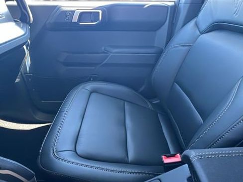 New 2025 Ford Bronco Badlands image 23