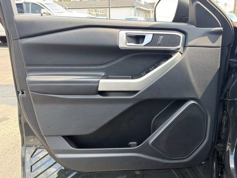Used 2022 Ford Explorer XLT w/ Equipment Group 202A AWD/4WD image 14