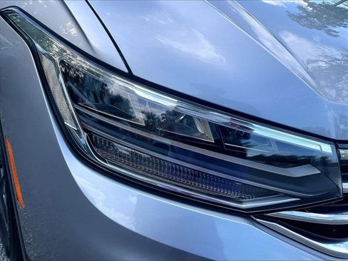 Used 2023 Volkswagen Tiguan SE AWD/4WD image 32