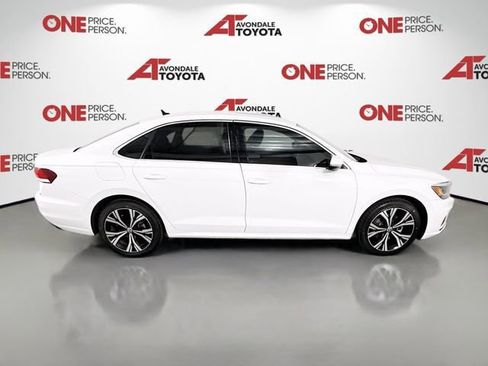 Used 2022 Volkswagen Passat 2.0T SE image 8