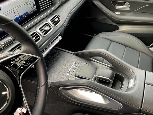 Certified 2025 Mercedes-Benz GLE 450e 4MATIC w/ Driver Assistance Package image 12