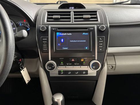 Used 2013 Toyota Camry LE FWD image 16