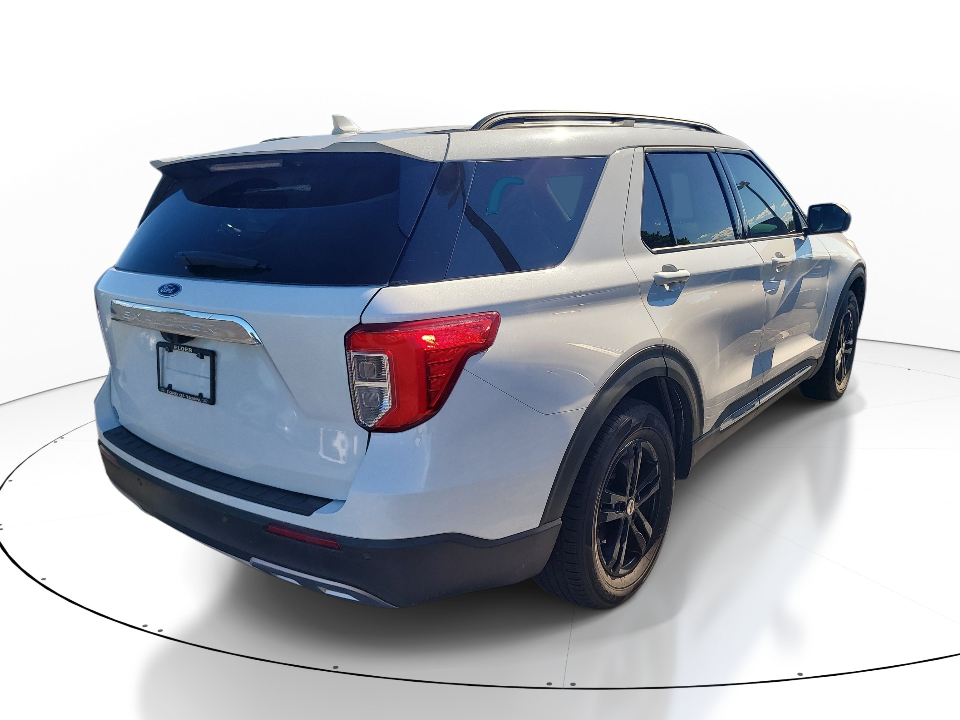 Used 2022 Ford Explorer XLT w/ Equipment Group 202A RWD image 7