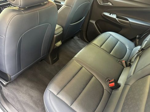 Used 2022 Chevrolet Bolt EUV LT w/ Convenience Package FWD image 27