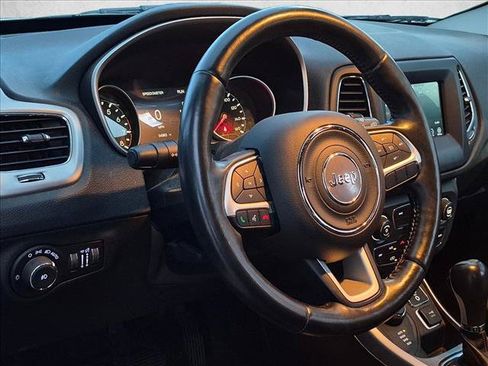 Used 2018 Jeep Compass Latitude w/ Popular Equipment Group AWD/4WD image 2